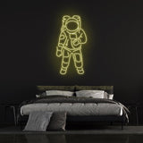 Astronaut Neon Light – LED wall decor for game rooms and kids' spaces, combining fun design with practical use as a night light.