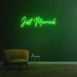 Just Married LED neon sign in green – stylish wall decor for weddings, receptions, and romantic celebrations, creating a festive atmosphere.