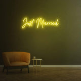 Just Married LED neon sign in yellow – festive and romantic wall decor for weddings or events, designed to enhance your special day.
